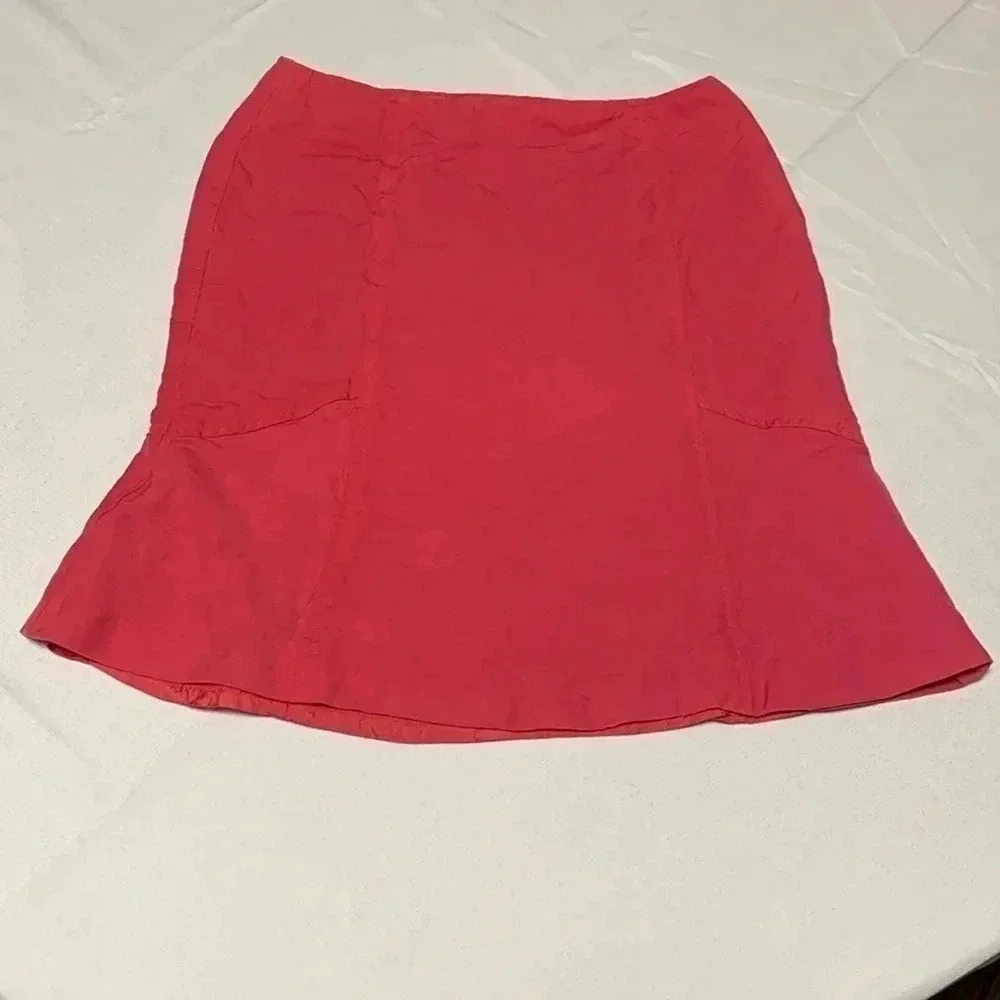 Ann Taylor Women’s Skirt, Size 6 Petite.
